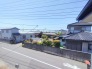 前面の住まいとの距離感があるから、圧迫感を感じません。
