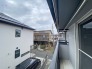 住宅街の中の一戸建て、あたりはほとんど住宅です。
