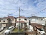 あたり一帯に住宅が広がる立地、住宅地ならではのロケーション。
