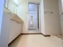 お風呂に入る前、心も体もふっと一息つける「静けさの入り口」。
34 