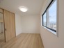 住宅街の２階南向きのお部屋、日当たりはご覧のとおり良好です。
