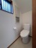 新しくお住まいになる方のことを考えて、トイレも新品に交換しました。
