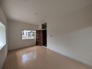 住宅街の２階南向きのお部屋、日当たりはご覧のとおり良好です。
