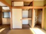 和室にはしっかり押し入れ。お布団もしっかりしまえます。
