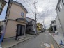 前面道路は歩道も整備され、小さなお子様にも安心です。
