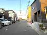 駐車が苦手な方にも嬉しい、前面６ｍ道路に面した住まい。
