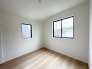 新築の木の匂いのする室内。写真では伝わらないので、ぜひ現地でお確かめください。
