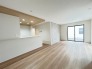開放的なこの空間がお客様をお出迎えします。ＬＤＫは17帖。

