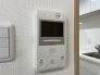 お一人の時でも安心のモニター付きインターホン
