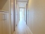 玄関から各部屋へ続く廊下