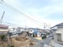 あたり一帯に住宅が広がる立地、住宅地ならではのロケーション。
