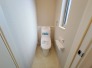 新しくお住まいになる方のことを考えて、トイレも新品に交換しました。
