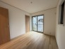 住宅街の２階南向きのお部屋、日当たりはご覧のとおり良好です。
