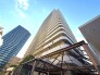 最寄り駅まで徒歩２分の近さ。 忙しい朝が助かる立地、 暮らしにゆとりが生まれます。
