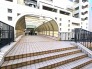 目の前にはスーパーの入った商業施設があります 10m