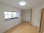 今からここを誰のお部屋にしようか、そんな洋室。大きさは６帖です。
