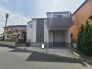 澄み切った空の下、穏やかな時の流れを感じる住まい。