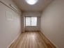 今からここを誰のお部屋にしようか、そんな洋室。
