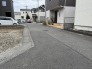 幅員こそやや狭くても、その分交通量が少なくて安心。

