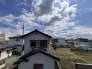 前面の住まいとの距離感があるから、圧迫感を感じません。

