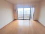 大事な日当たりは、大きな窓から。誰のお部屋にしましょう。
