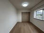 たっぷりの陽光と、心地よい風が舞い込みます。
