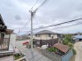 車通りの少ない閑静な住宅地、のびのびした子育てに適します。
