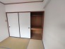 和室にはしっかり押し入れ。お布団もしっかりしまえます。
