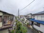 車通りの少ない閑静な住宅地、のびのびした子育てに適します。
