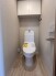 新しくお住まいになる方のことを考えて、トイレも新品に交換しました。

