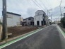 静かな住宅街に佇む、心地よい広がりを感じさせる空間。