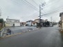 静かな街並みに佇む、穏やかな日常が始まる場所