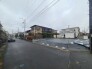 閑静な住宅街に広がる、穏やかな日常を予感させる景色。
