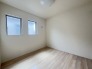 今からここを誰のお部屋にしようか、そんな洋室。大きさは５帖です。
