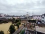 前面の住まいとの距離感があるから、圧迫感を感じません。

