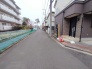 車通りの少ない閑静な住宅地、のびのびした子育てに適します。
