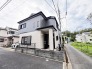 車通りの少ない閑静な住宅地、のびのびした子育てに適します。
