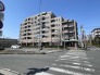 前面道路は歩道も整備され、小さなお子様にも安心です。
