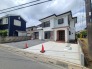 落ち着いた佇まいと洗練された外観が、暮らしに穏やかな調和をもたらす住まいです。