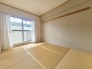 素材の質感が心地よい調和を生み出し、心安らぐ穏やかなひとときを過ごせる空間です。