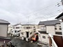 あたり一帯に住宅が広がる立地、住宅地ならではのロケーション。

