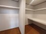 収納上手さんの御用達、大型ウォークインクローゼット。
