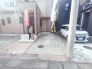 セカンドカーにも便利、駐車2台可の敷地。
