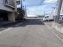 前面道路は歩道も整備され、小さなお子様にも安心です。
