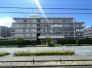 豊かな植栽に彩られた穏やかな佇まいが、日々の暮らしに心地よい落ち着きと安心感をもたらしてくれます
