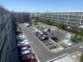 ゆとりある敷地内には平置きの駐車場を完備しており、日々の暮らしに心静かな安心感と快適な動線をもたらします
