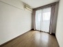 南向きの大きな窓から、たっぷりの陽射しが射し込みますね。
