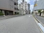最寄り駅まで徒歩４分の近さ。 忙しい朝が助かる立地、 暮らしにゆとりが生まれます。
