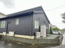 車通りの少ない閑静な住宅地、のびのびした子育てに適します。
