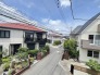 あたり一帯に住宅が広がる立地、住宅地ならではのロケーション。
